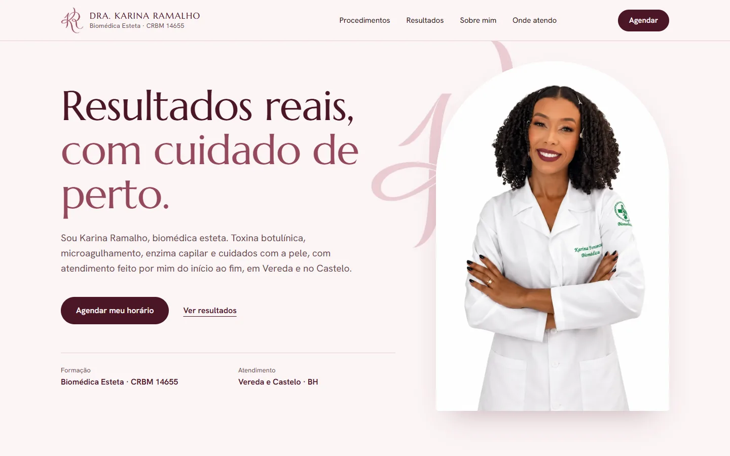 Primeira dobra da landing page da Dra. Karina Ramalho